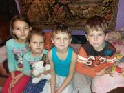 6 copii dintr-o familie saraca au nevoie de grinzi pentru casa!
